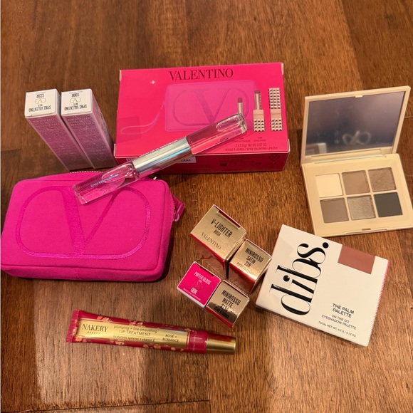 Valentino Vibrant Pink and Red Makeup Collection with other products included! - Picture 4 of 10